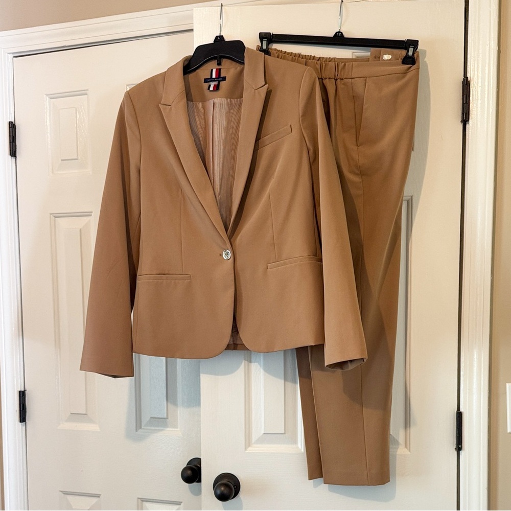 NWOT. Women’s Tommy Hilfiger Tan Blazer and Pants Set